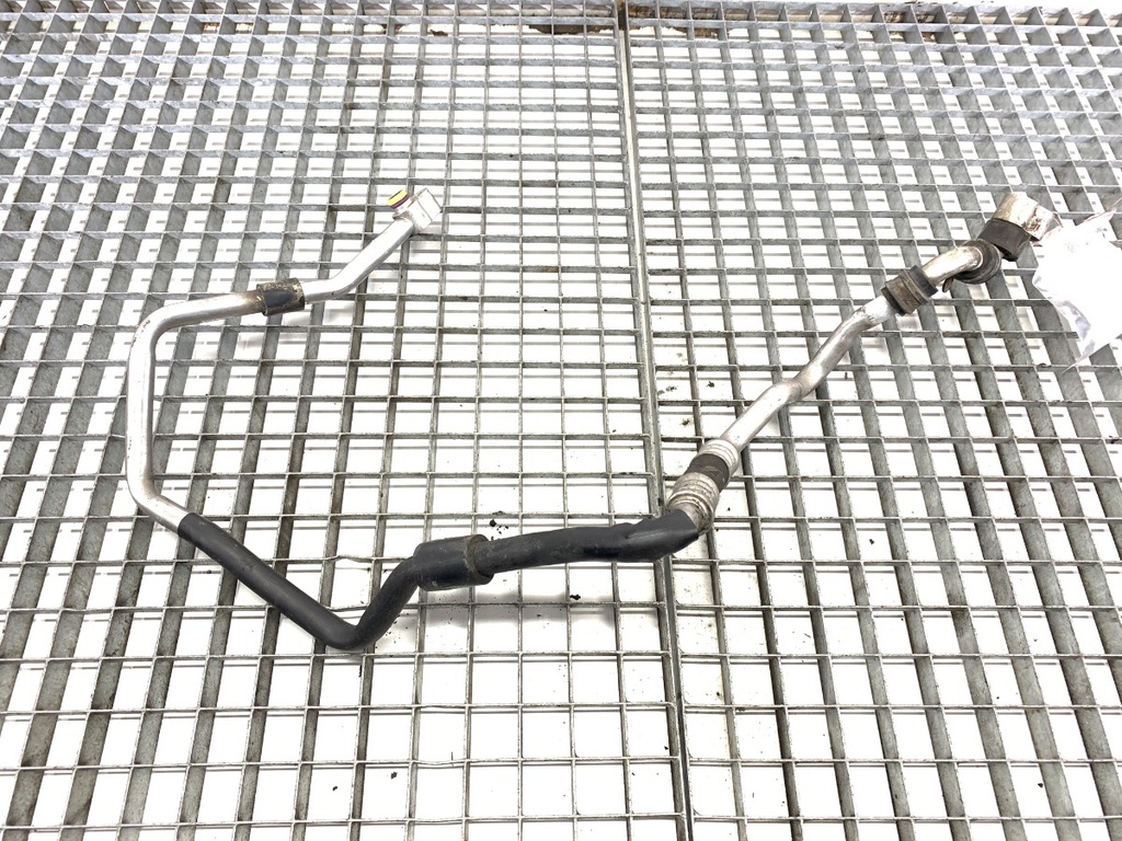 [STARK-766939] Mango de aire acondicionado VW Touareg (7LA, 7L6, 7L7) 2002-2013