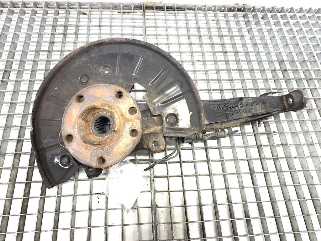 [STARK-766848] Maza de rueda delantera derecha VW Touareg (7LA, 7L6, 7L7) 2002-2013