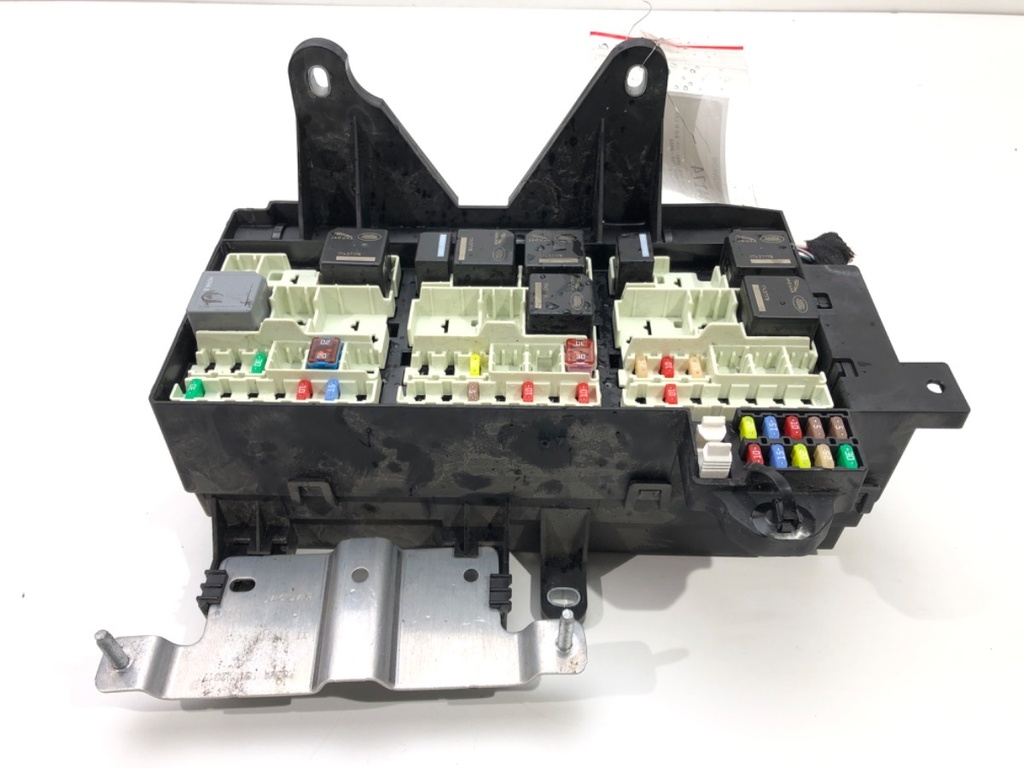 [STARK-534174] Caja de fusibles Jaguar XE (X760) 2.0 D 132 kW 2015-2022