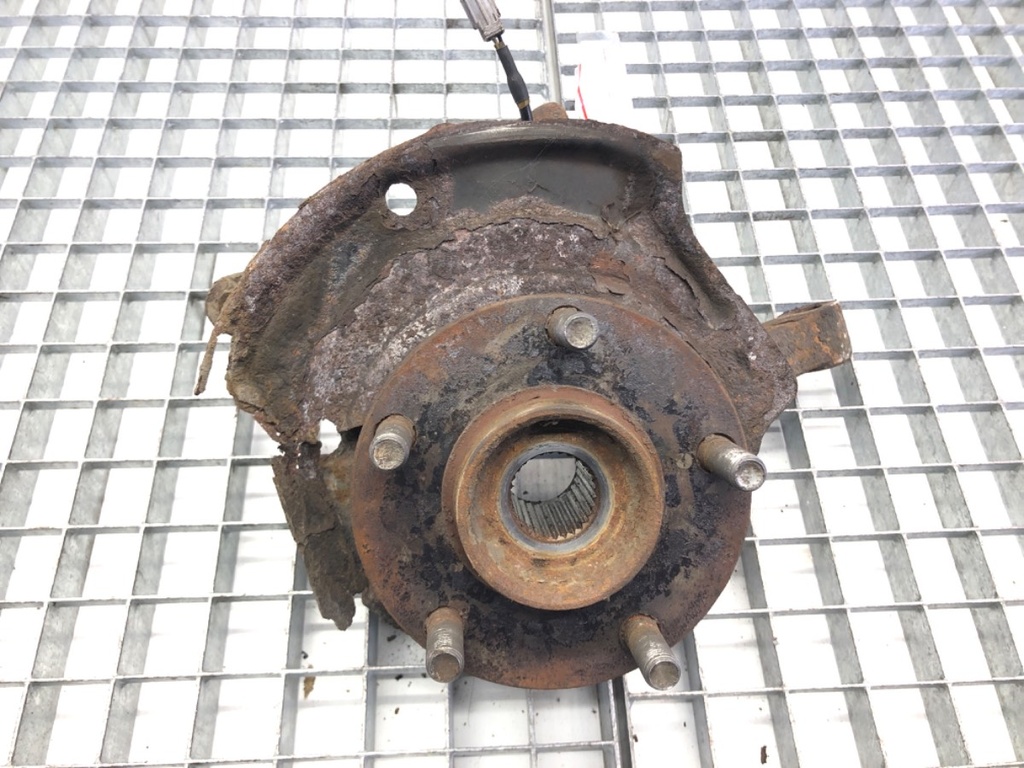 [STARK-647470] Cubo de rueda delantero derecho Nissan X-Trail I (T30) 2001-2013