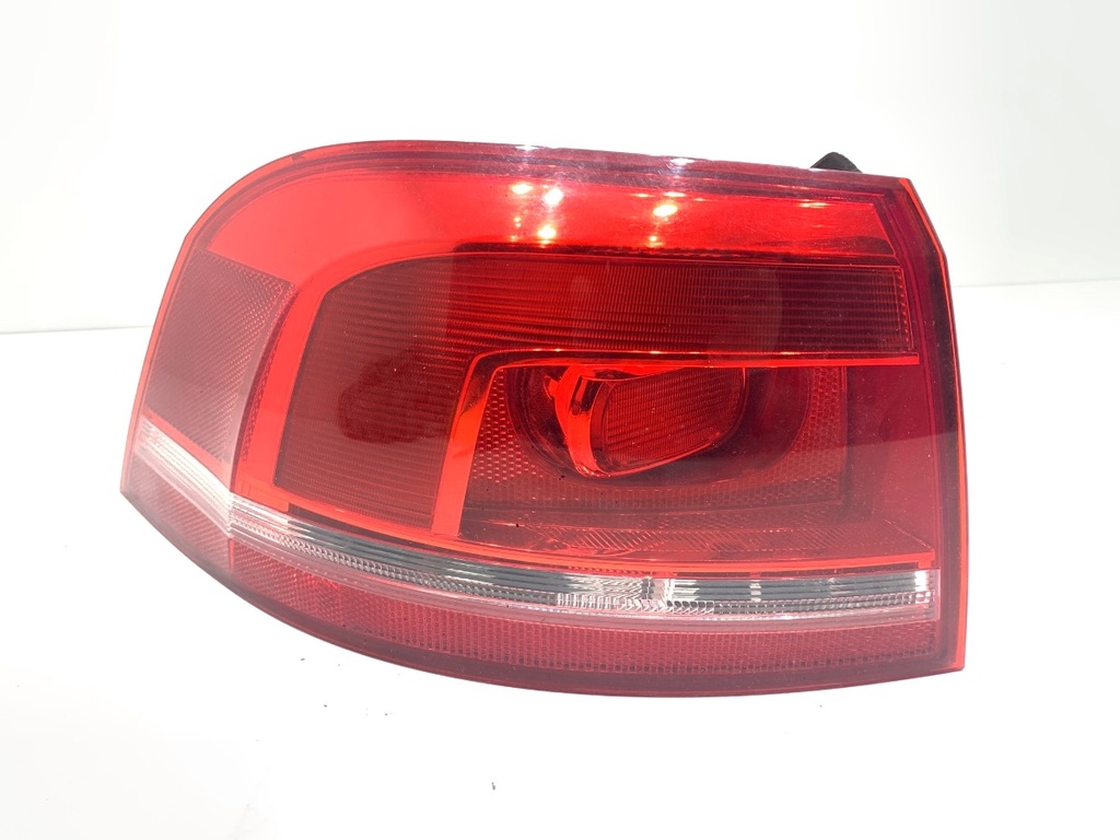 [STARK-813159] Piloto trasero izquierdo VW Passat B7 Variant (365) 2.0 TDI 103 kW 2010-2014