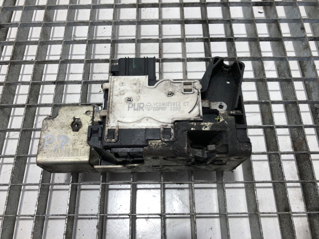 [STARK-727247] Cerradura de puerta delantera derecha FORD TRANSIT Autobus 2006-2014