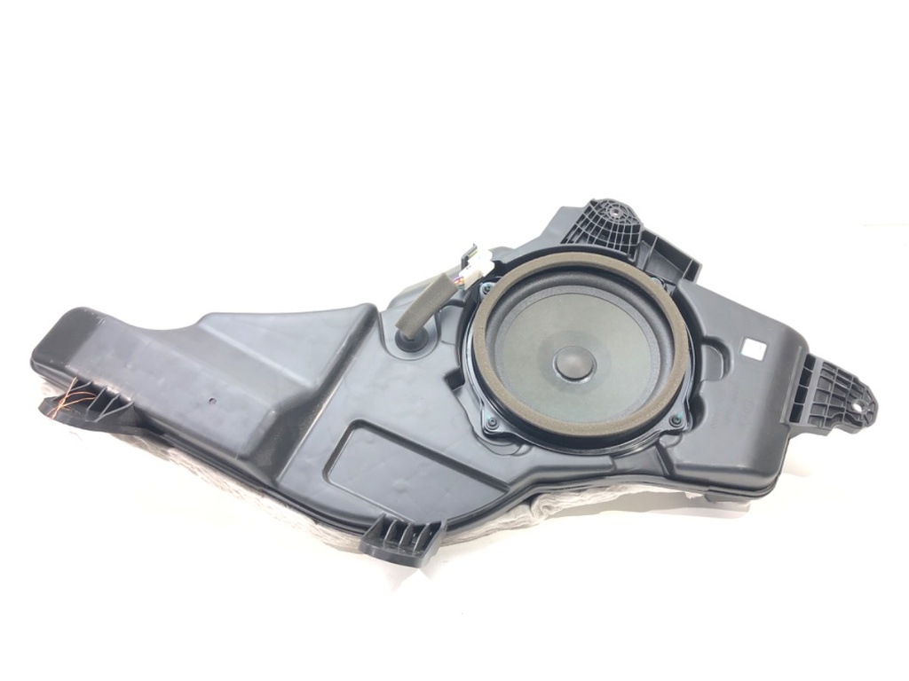 [STARK-508210] Subwoofer KIA Sportage IV (QL, QLE) 1.6 T-GDI 2015-2022
