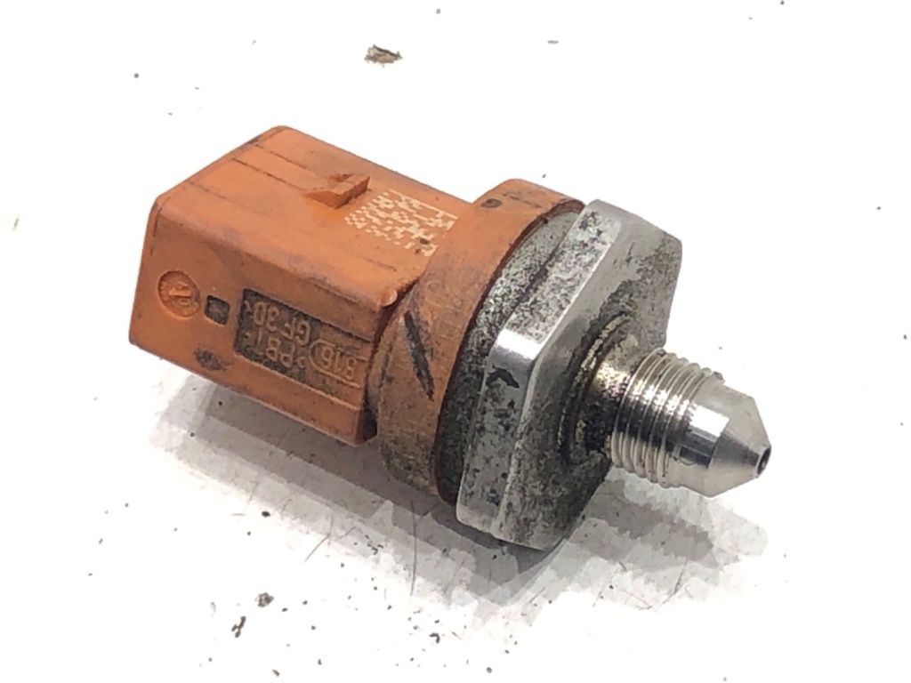 [STARK-578367] Regulador de presión de combustible AUDI A4 B8 Avant (8K5) 1.8 TFSI 2008-2015