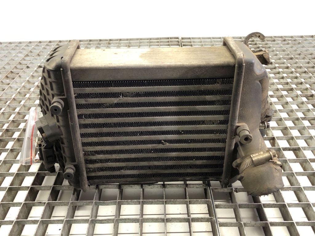 [STARK-781874] Intercooler Audi A4 B6 Avant (8E5) 2.5 TDI quattro 2000-2005