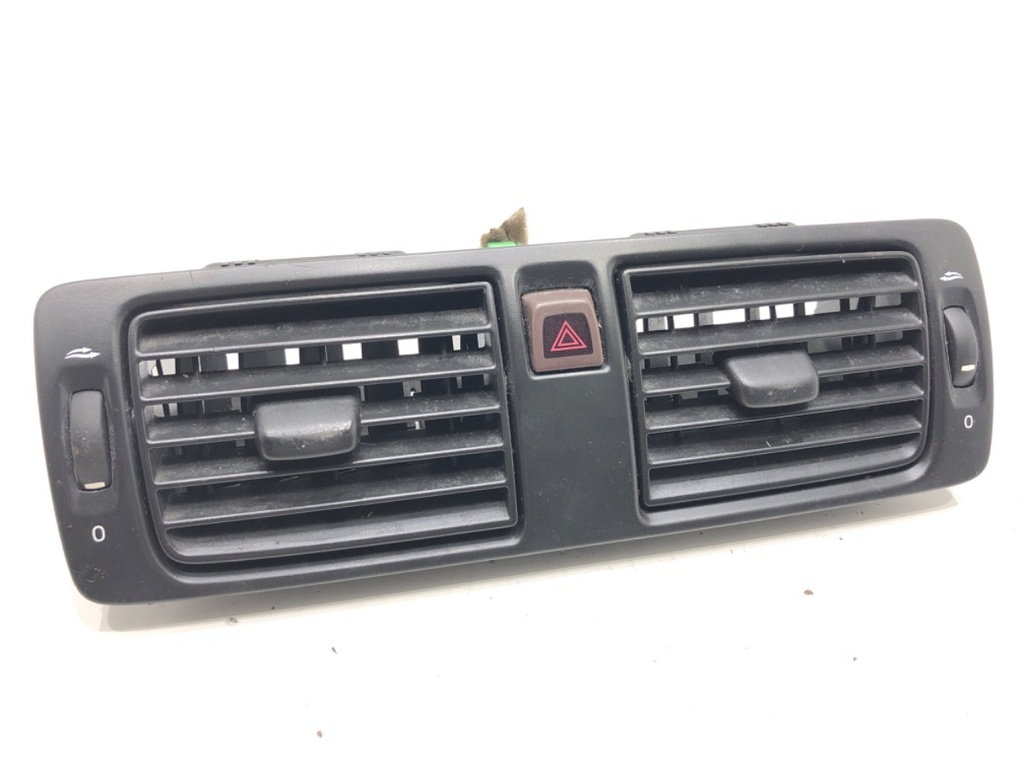 [STARK-791537] Rejilla de admisión de aire delantera VOLVO V50 1.6 D 2003-2012