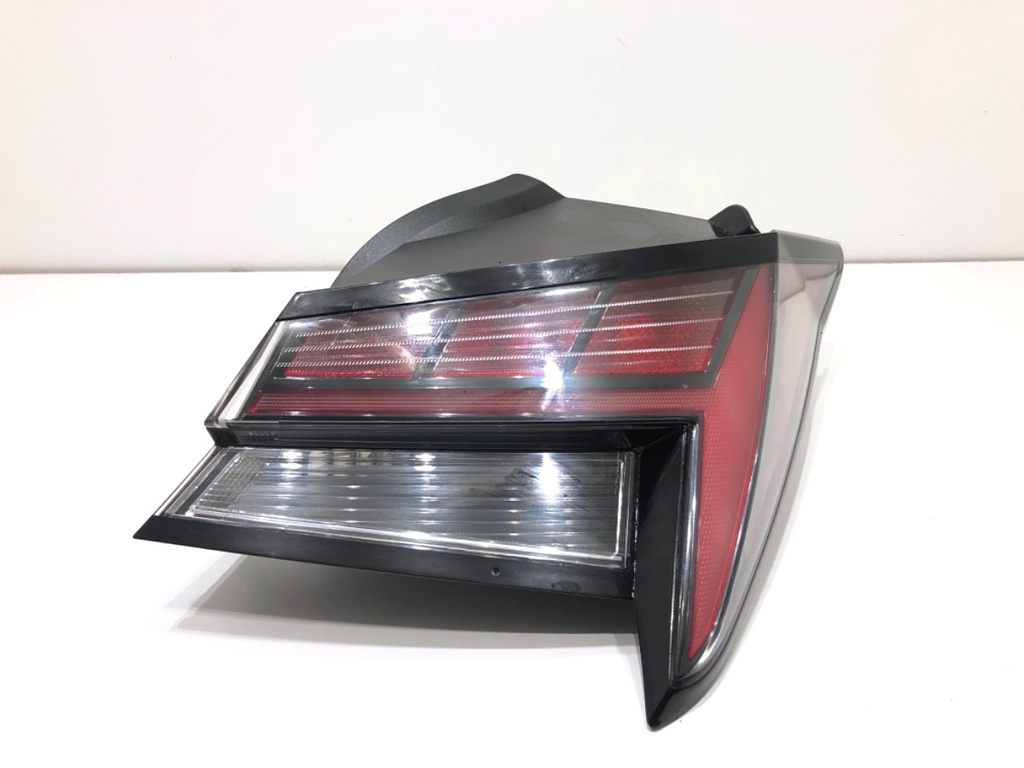 [STARK-817087] Piloto trasero derecho HYUNDAI ELANTRA VII sedan (CN7) 1.6 90kW 2020-2022