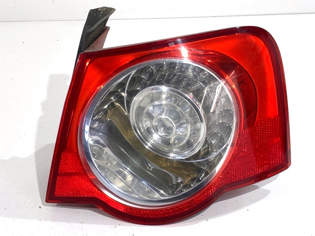 [STARK-899696] Piloto trasero derecho VW Passat B6 (3C2) 2.0 TDI 2005-2010
