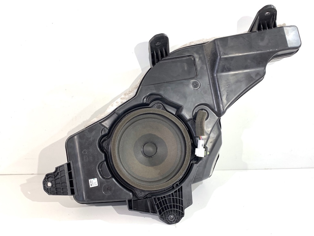 [STARK-917978] Subwoofer KIA Sportage IV (QL, QLE) 2015-2022