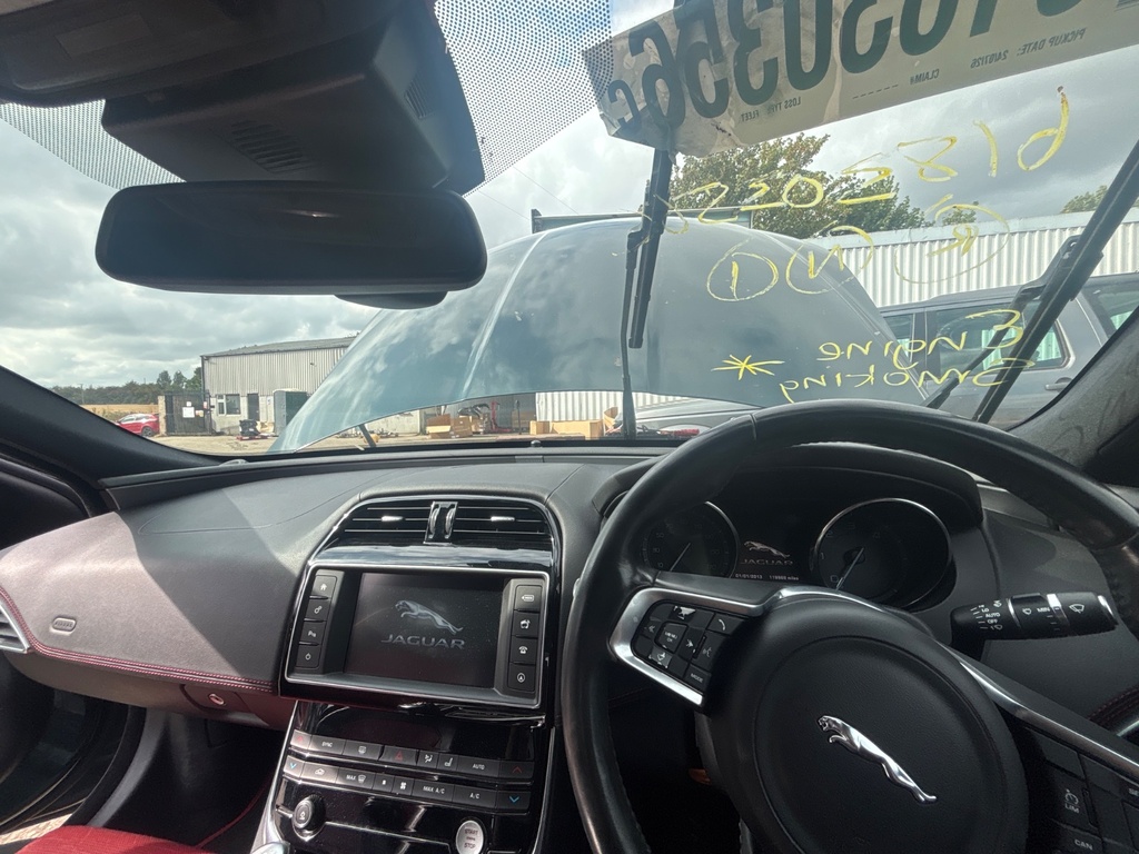 [EPE-124786] Salpicadero Jaguar XE 2015