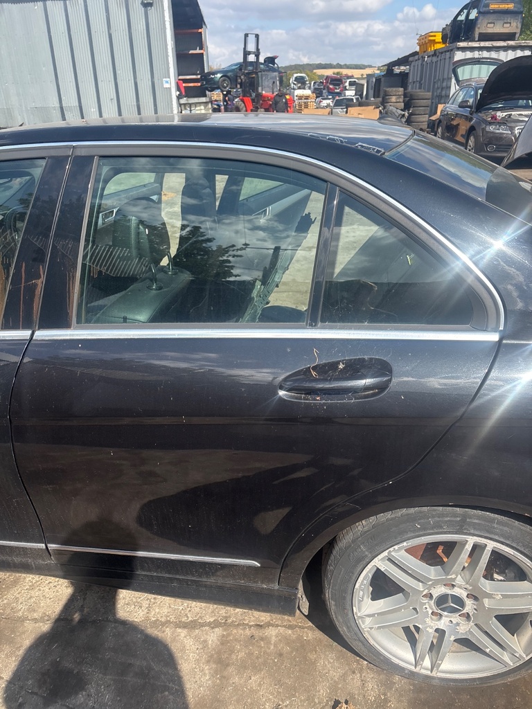 [EPE-125016] Puerta trasera izquierda Mercedes-Benz Clase C