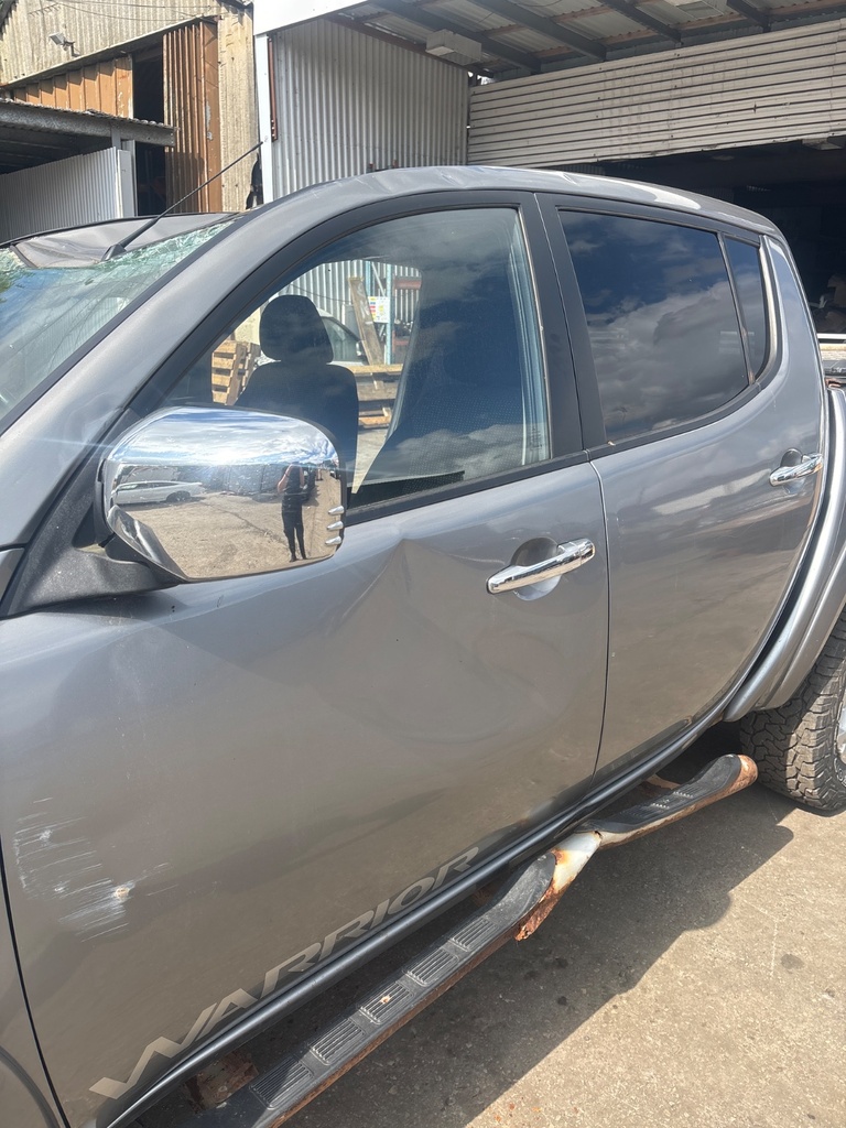 [EPE-124633] Puerta delantera izquierda Mitsubishi L200 / Triton 2014