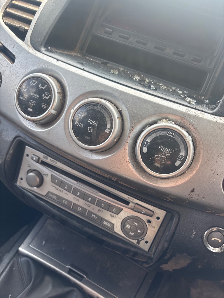 [EPE-124618] Mando de calefacción Mitsubishi L200 / Triton 2.5 DI-D