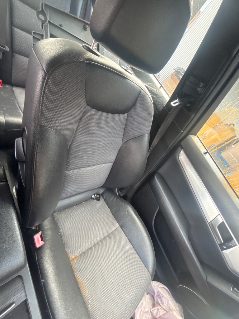 [EPE-125001] Asiento delantero izquierdo Mercedes-Benz Clase C (2011)