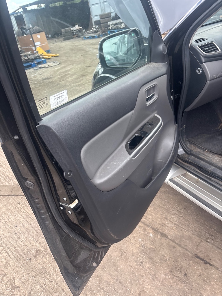 [EPE-124559] Panel interior de puerta delantera izquierda Fiat Fullback