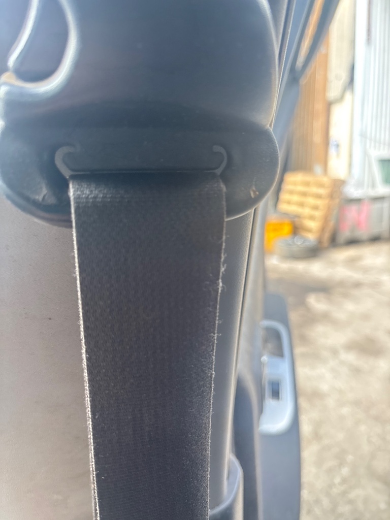 [EPE-124621] Pretensor de cinturón delantero derecho Mitsubishi L200 / Triton