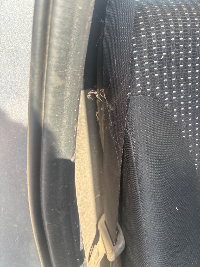 [EPE-124657] Pretensor trasero derecho cinturón de seguridad Mitsubishi L200 / Triton
