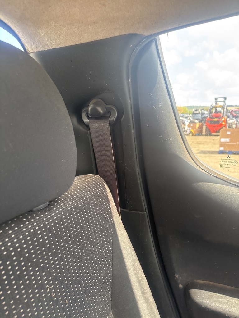 [EPE-124656] Pretensor trasero izquierdo cinturón de seguridad Mitsubishi L200 / Triton