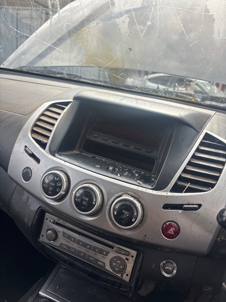 [EPE-124616] Rejilla de ventilación salpicadero Mitsubishi L200 / Triton 2014