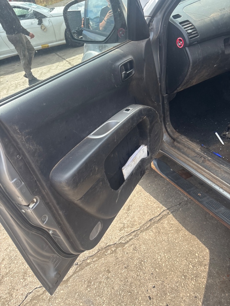 [EPE-124632] Panel interior de puerta delantero izquierdo Mitsubishi L200 / Triton 2014