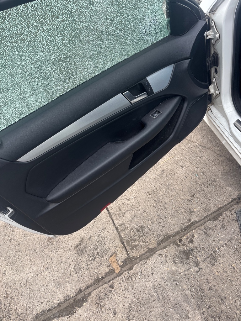 [EPE-124719] Panel interior de puerta delantera izquierda Mercedes C-Klasse