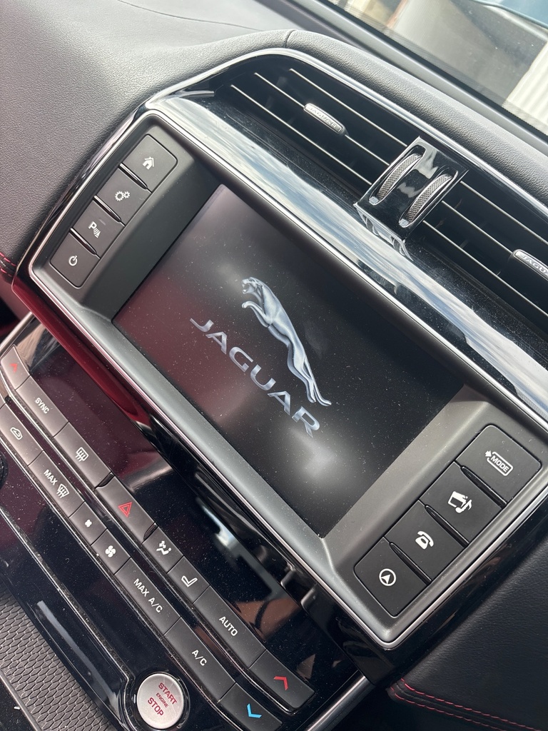 [EPE-124793] Pantalla multifunción Jaguar XE 2015