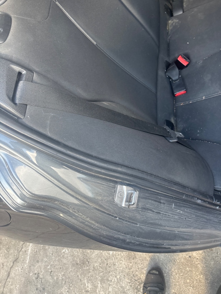 [EPE-125142] Pretensor de cinturón de seguridad trasero derecho BMW Serie 1 (2011-2015)