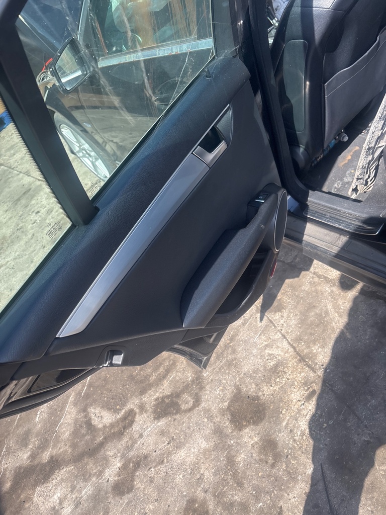 [EPE-125015] Panel de puerta Mercedes-Benz Clase C