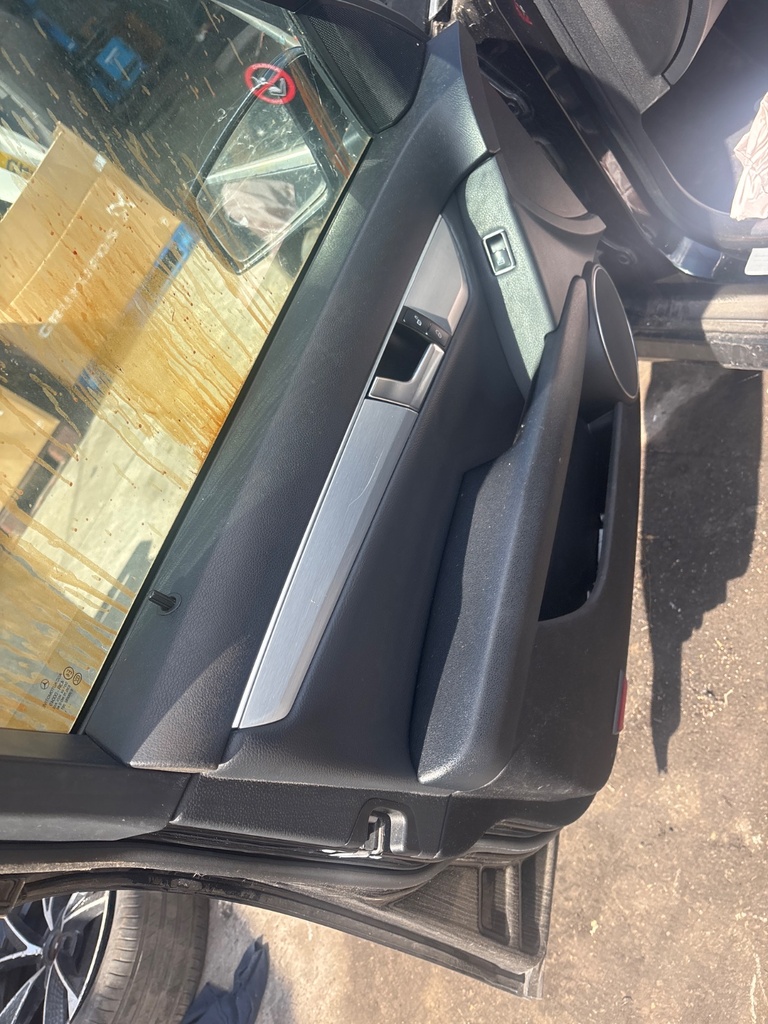 [EPE-125017] Panel interior de puerta delantera izquierda Mercedes-Benz Clase C