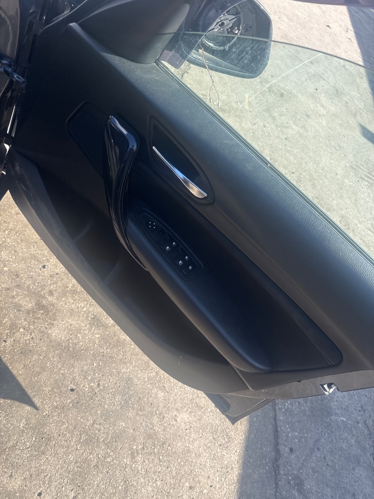 [EPE-125075] Panel interior de puerta delantera derecha BMW Serie 1 B39