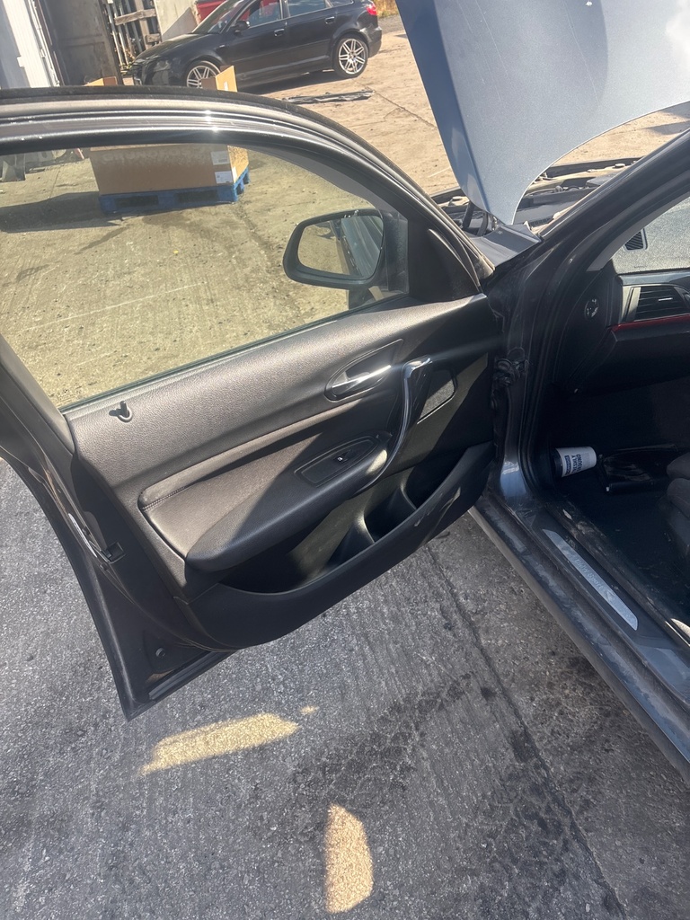 [EPE-125115] Panel interior de puerta delantera izquierda BMW 1 Series (2011-2015)