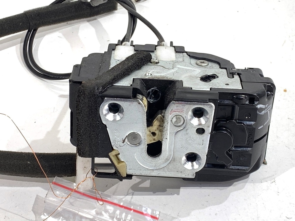 [STARK-899454] Cerradura de puerta delantera izquierda Nissan Versa I