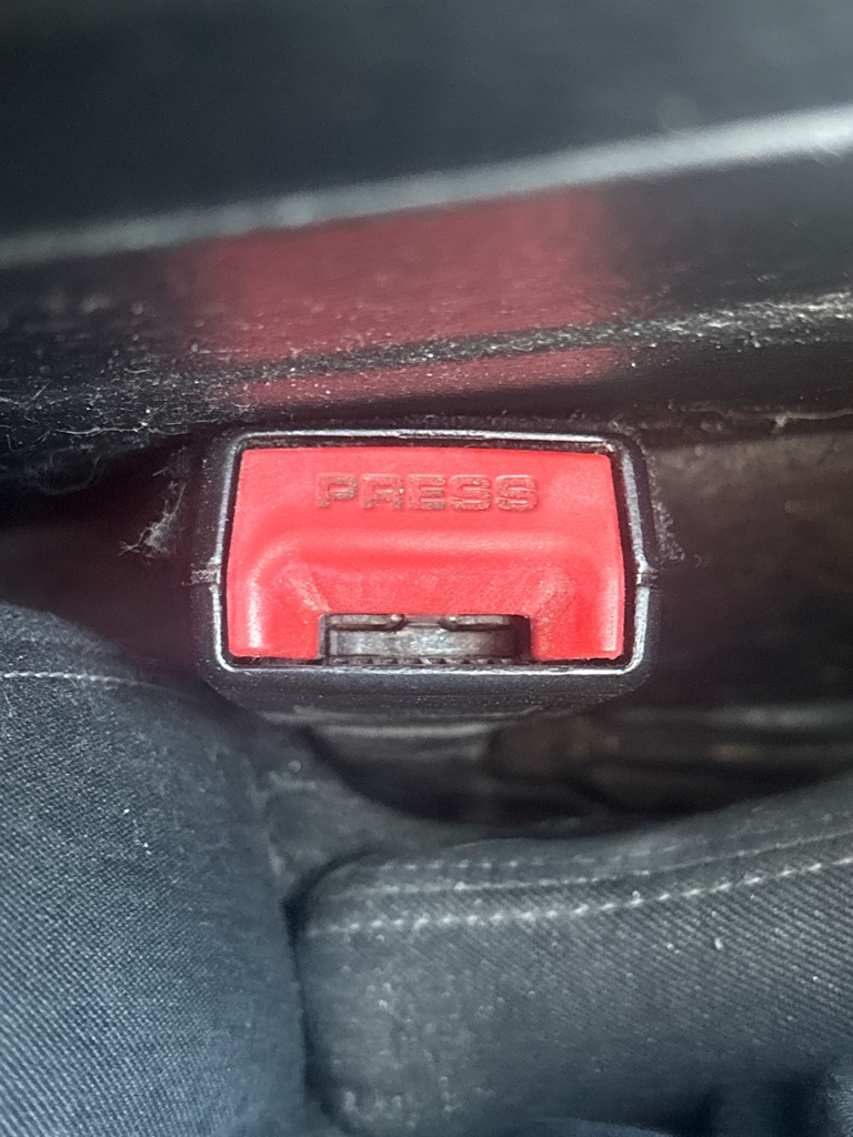 [EPE-125099] Interruptor de cinturón de seguridad delantero derecho BMW Serie 1 (2011-2015)
