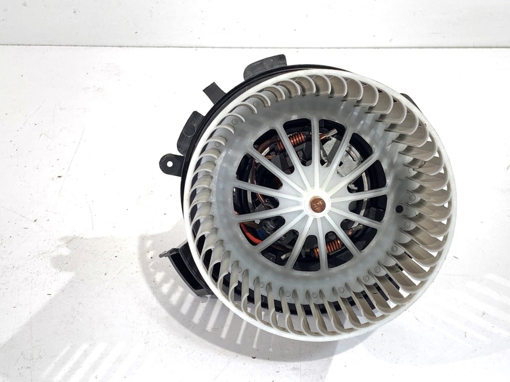 [STARK-901145] Ventilador de calefacción VW Crafter 30-35 (2E_)