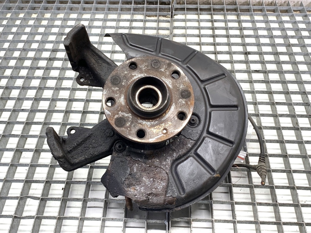 [STARK-903941] Cubo de rueda delantero izquierdo VW Golf VI