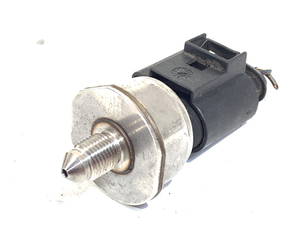 [STARK-905234] Regulador de presión de combustible VW Passat B6 (3C2)