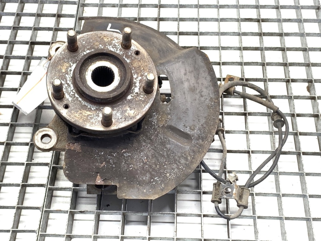 [STARK-913880] Cubo de rueda delantero izquierdo Hyundai ix35 (LM, EL, ELH)