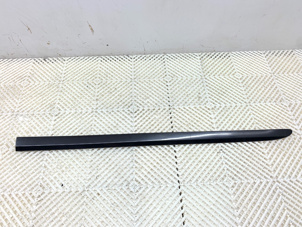 [STARK-915485] Moldura de puerta delantera izquierda Mercedes-Benz Clase R