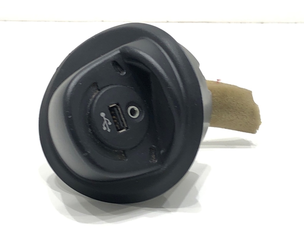 [STARK-803974] Puerto USB para Nissan Juke (F15) 2010-2022, ref KE289-1K005