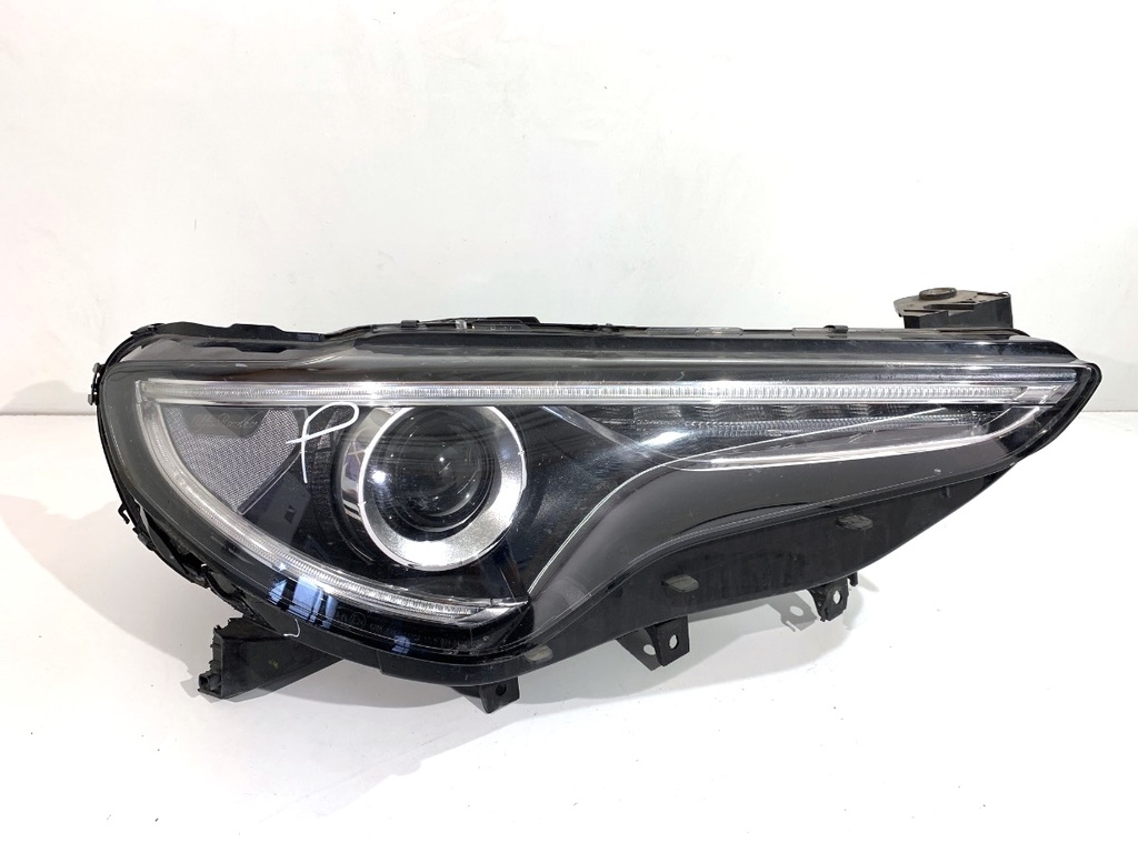[STARK-874848] Faros delanteros derecho Alfa Romeo Stelvio (949) 2016-2022