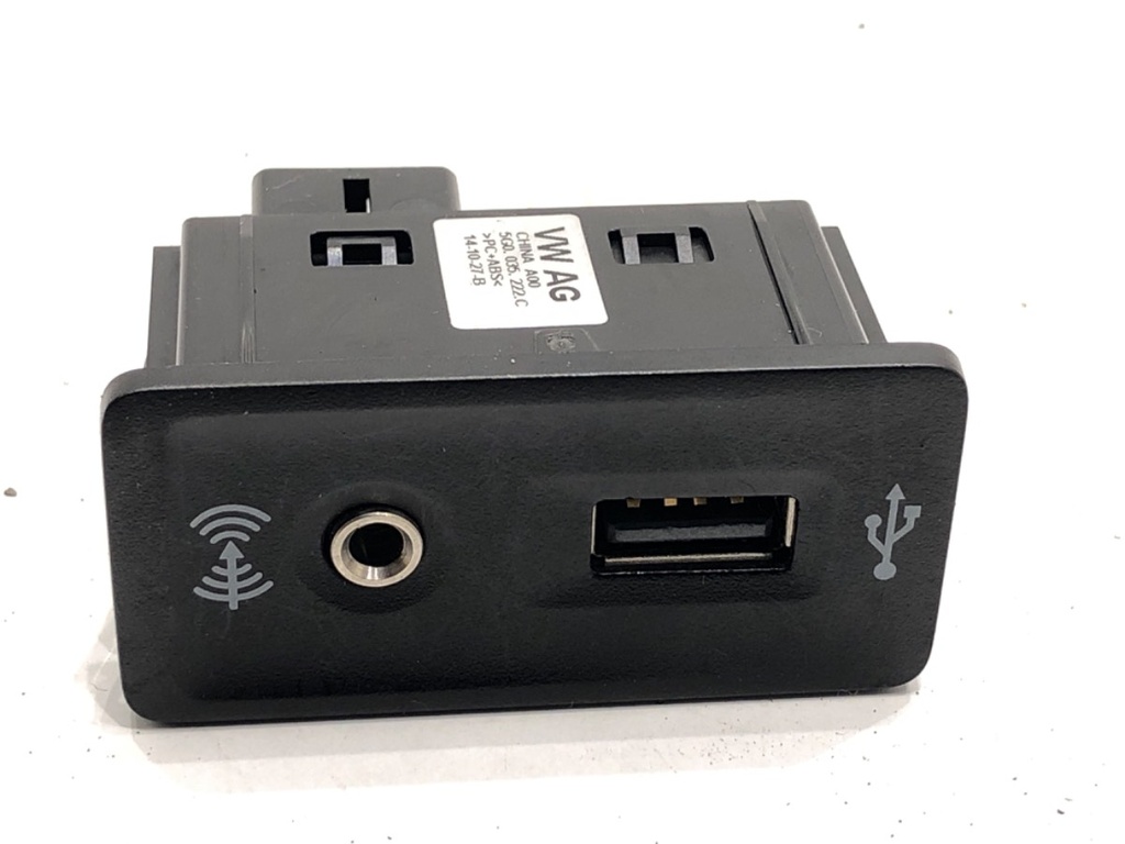 [STARK-825312] Puerto USB VW Golf VII Variant (BA5, BV5) 2013-2022