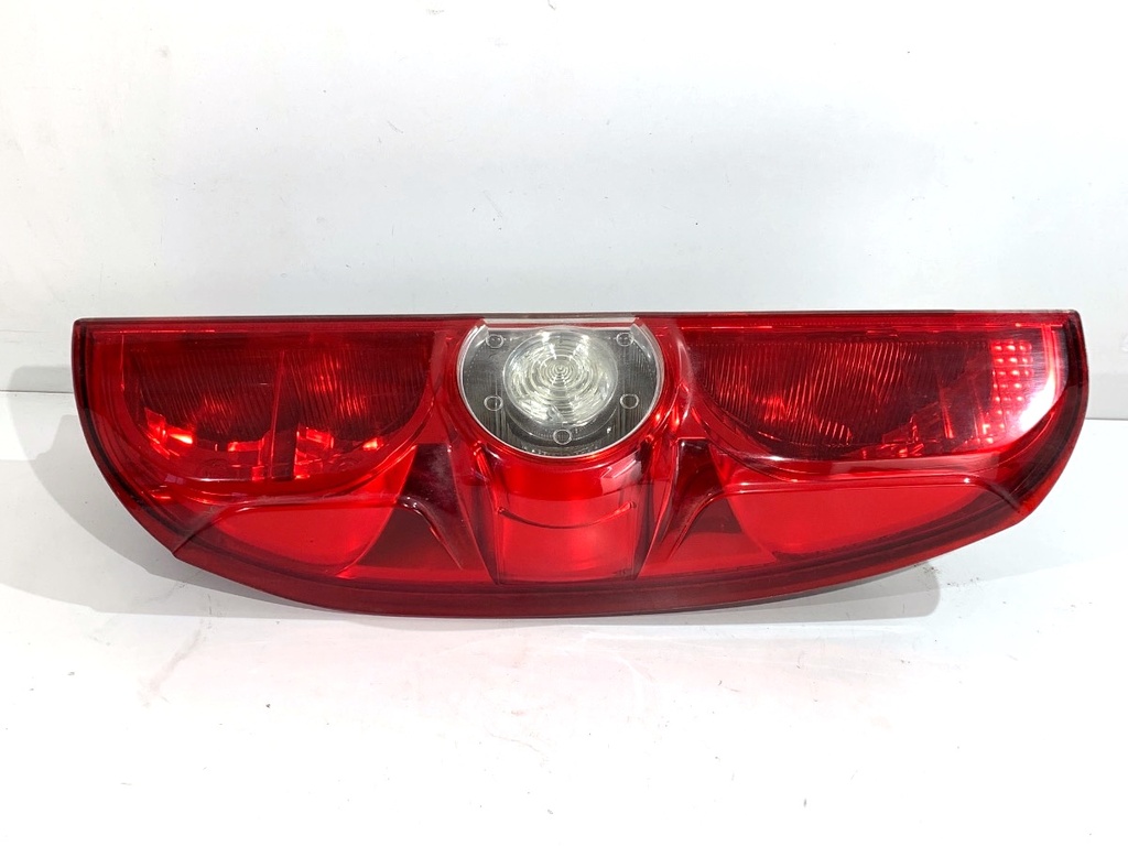 [STARK-828850] Piloto trasero izquierdo FIAT DOBLO Autobus (263_) 2009-2022 1.6 D Multijet