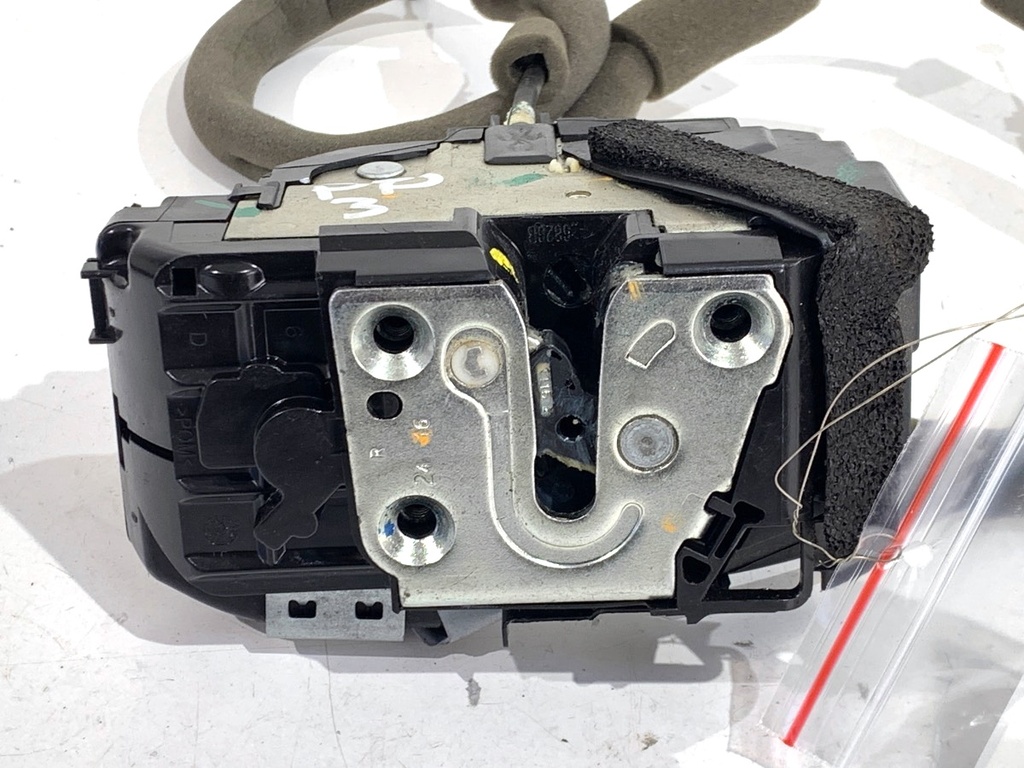 [STARK-831210] Cerradura de puerta delantera derecha Nissan Pulsar liftback (C13) 2012-2022