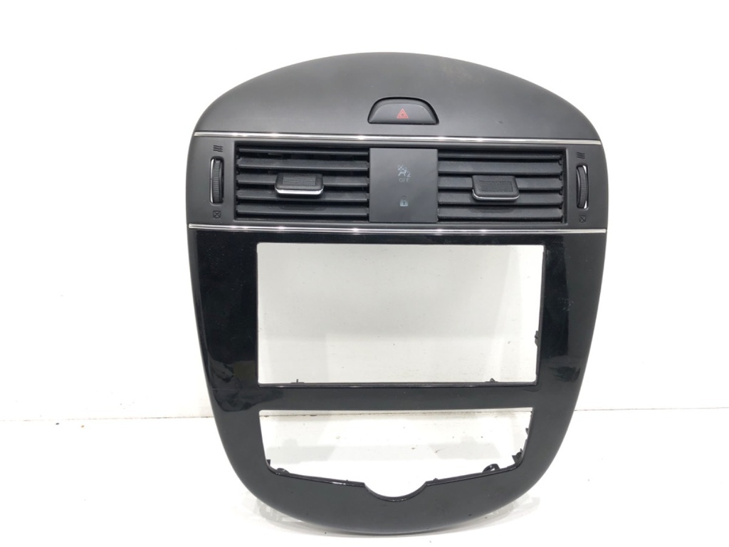 [STARK-831261] Rejilla de entrada de aire frontal Nissan Pulsar liftback (C13) 2012-2022