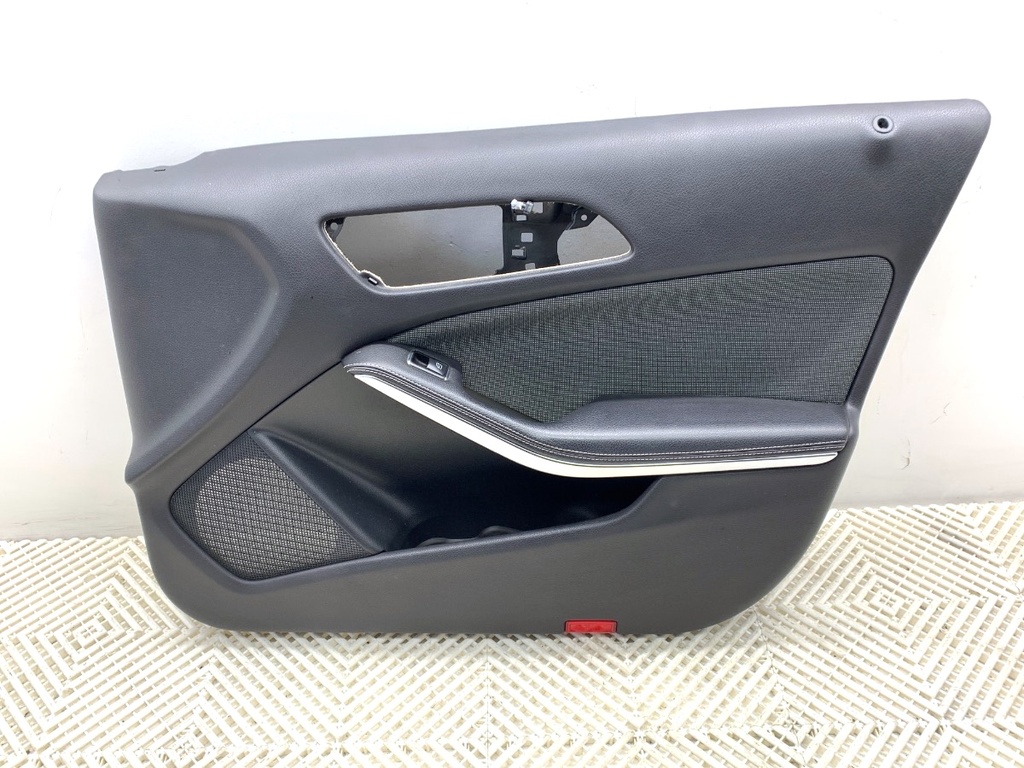 [STARK-837746] Panel de puerta delantero derecho Mercedes-Benz Clase A W176 2012-2018