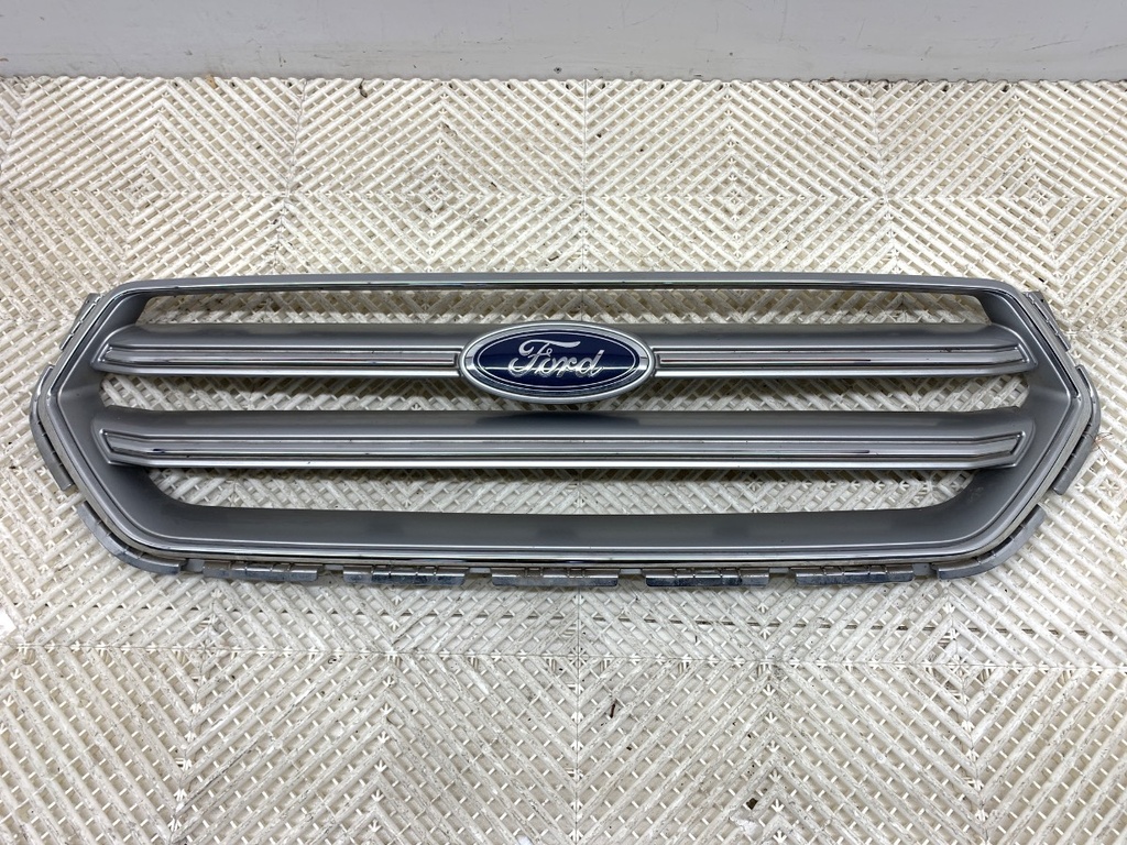 [STARK-801983] Rejilla de parachoques FORD KUGA II (DM2) 2012-2022 GV44-8200-D