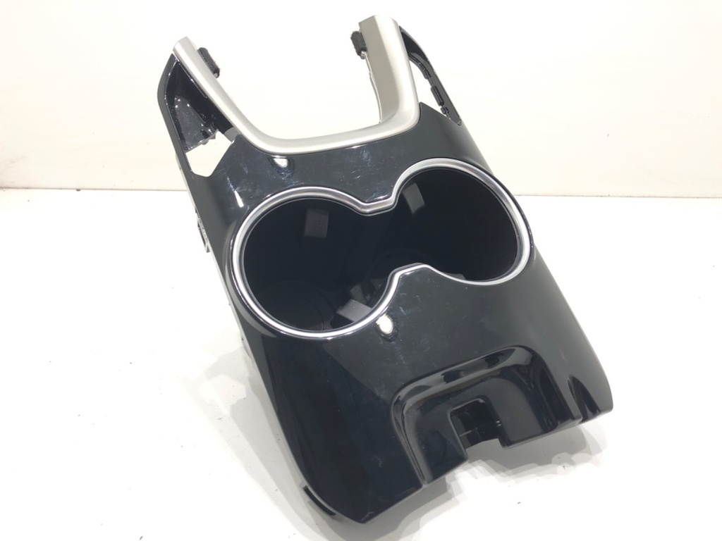 [STARK-749065] Soporte de bebida para Ford Mondeo V Turnier (CF) 2014-2022