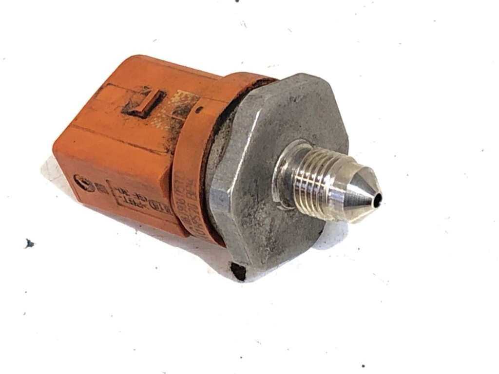 [STARK-750446] Sensor de presión de combustible SKODA Rapid (NH3, NK3, NK6) 1.2 TSI 77 kW 2012-2015