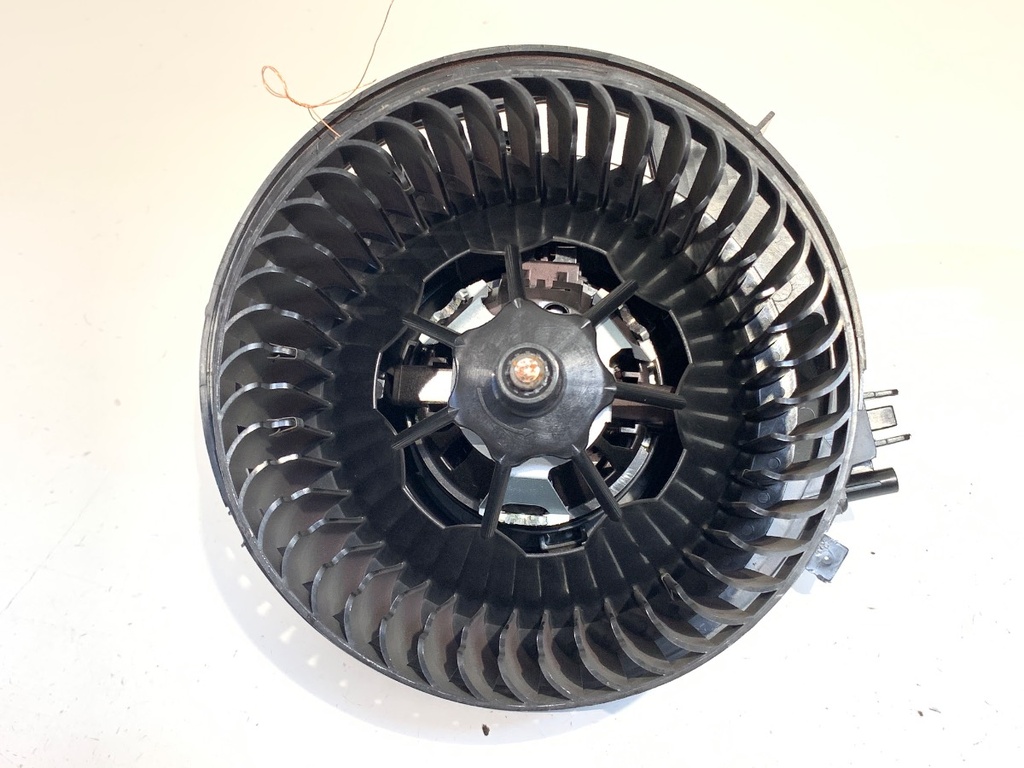 [STARK-753842] Ventilador de admisión VW Passat B8 Variant 2.0 TDI 4Motion 140 kW