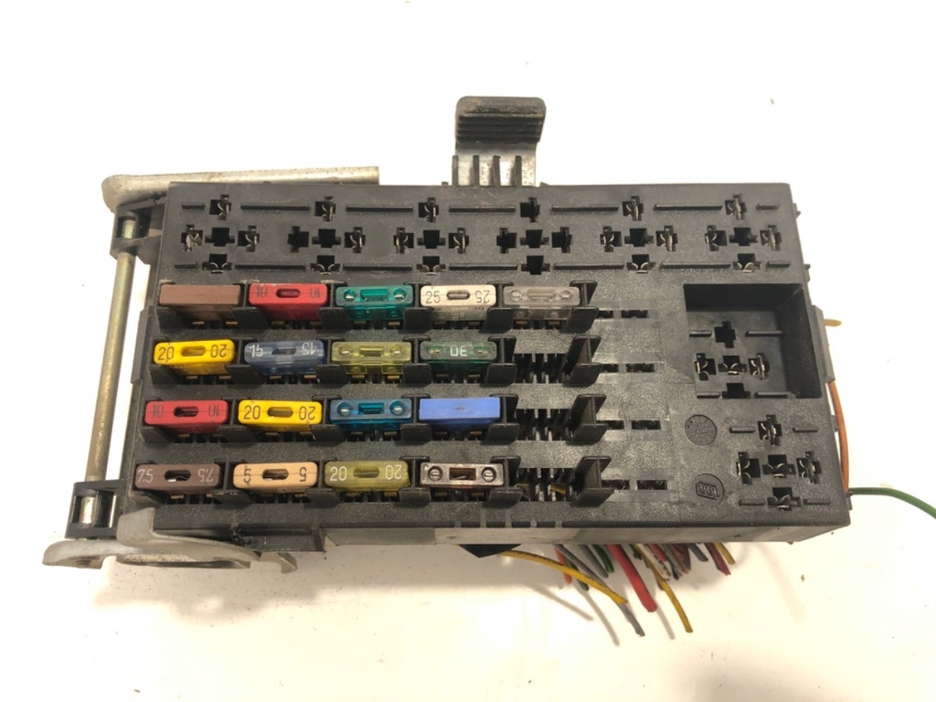 [STARK-754848] Caja de fusibles DAEWOO LUBLIN II Platforma / podwozie 2.4 D